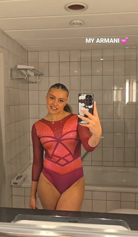 ティーンソロOnlyFans HD ギャラリー