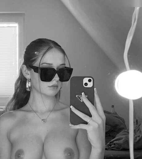 Wieke 美しい女優 写真