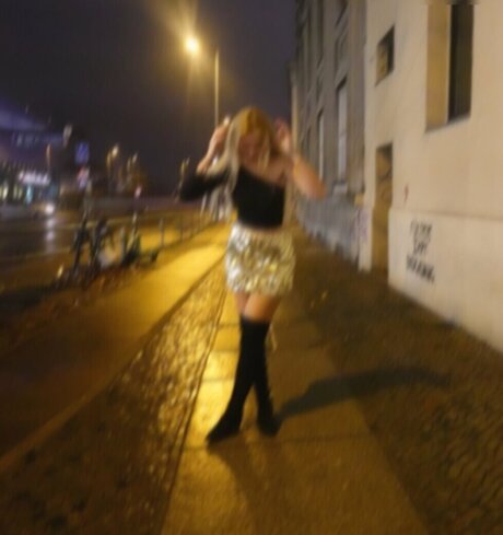 Wieke 裸の女優 画像