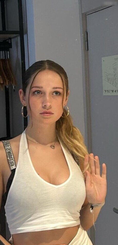 Wieke ヌード女優 アーカイブ