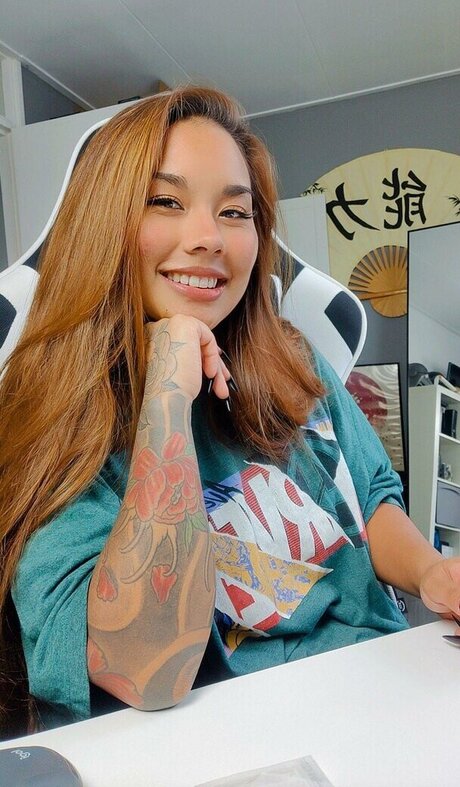 Sshayk47 ポルノモデル 写真