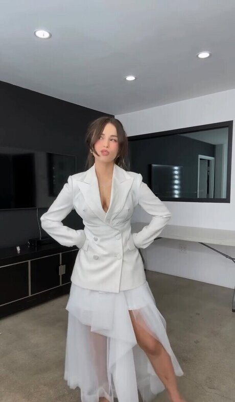 金髪ストリップOnlyFans 無料ポルノ 写真