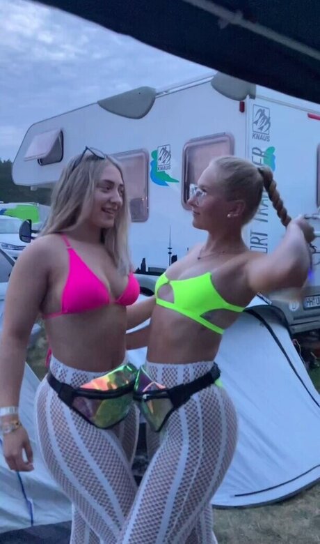 Emma Louisa 完璧なモデル ギャラリー