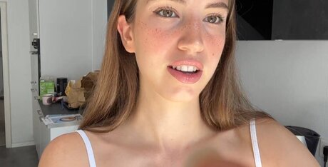 大きな乳首OnlyFans 美しいヌード 画像