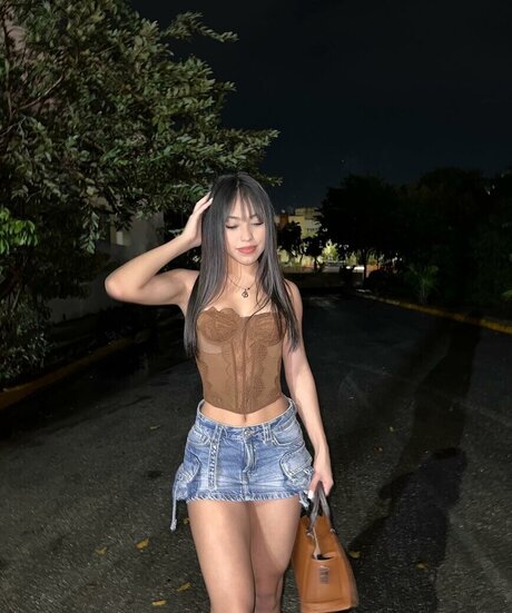 yolllbae エロティックなモデル 写真