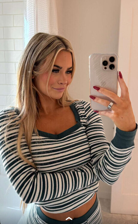 興奮した熟女OnlyFans 美しい裸 画像