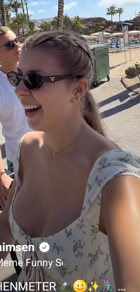 Alina Jochimsen セクシーなポルノスター 写真