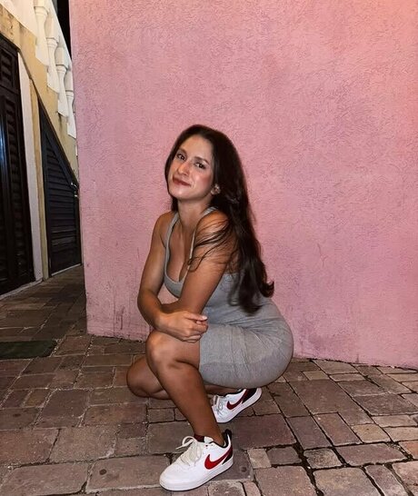 Mikaelachavezt かわいいポルノスター 写真