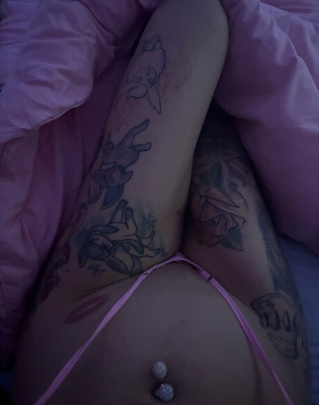 Lilly V Savage ポルノスター ホット 写真