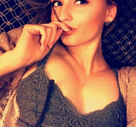 女装オンリーファン ポルノグラフィック 画像