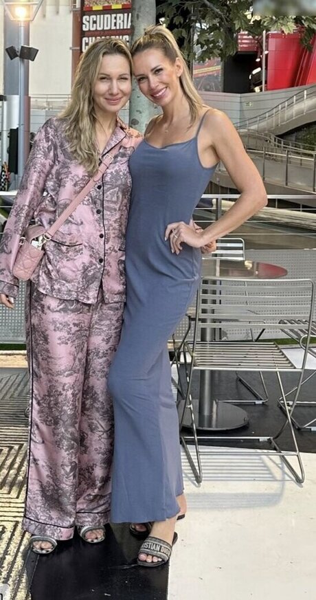 フラットオンリーファン 無料セクシー 画像