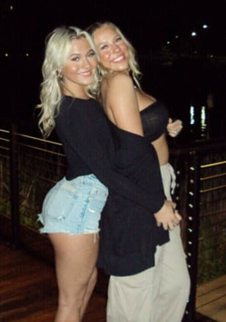 Lillian Evans ホットなモデル 画像