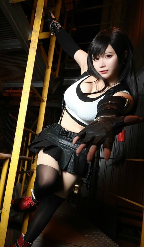 Tifa Cosplay ポルノスター ホット 写真