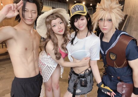 Tifa Cosplay ポルノモデル 写真