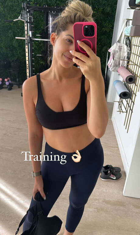 Sarah Harrison 無料のスター アーカイブ