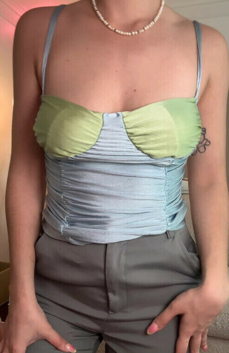 Camille LV ポルノモデル 写真