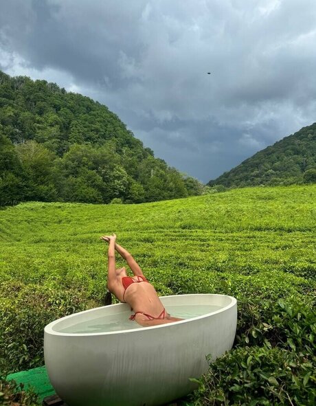 ビンボオンリーファンズ セクシーヌード 画像