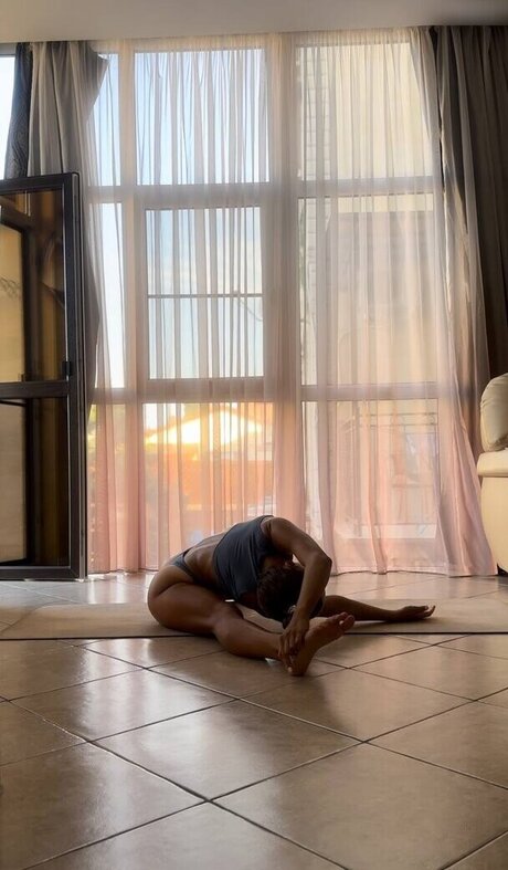 Eliz fit アートポルノスター 写真