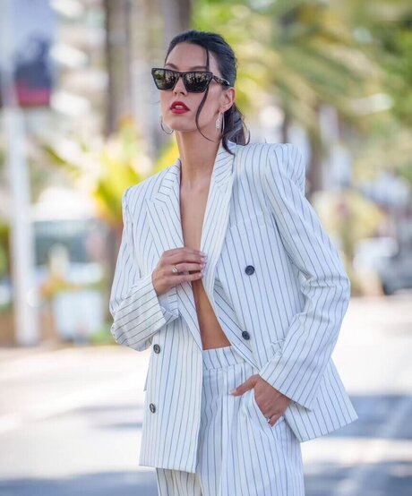 Rebecca Mir 限定モデル 写真