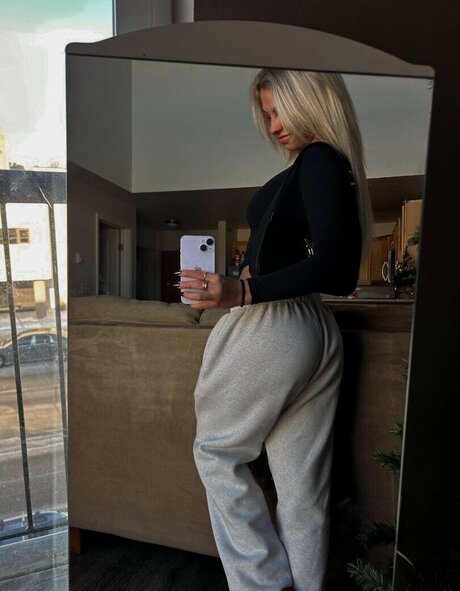 Bella Paulson ポルノスター ヌード 写真