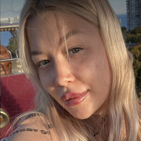 セクシーなブロンドのOnlyFans パーフェクト 画像