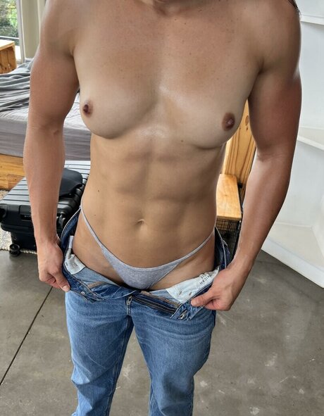 AryFitQueen 無料女優 写真