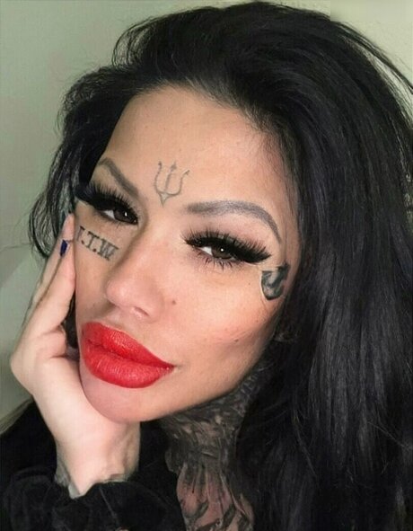 ゴスアジアンOnlyFans 美しいヌード 写真