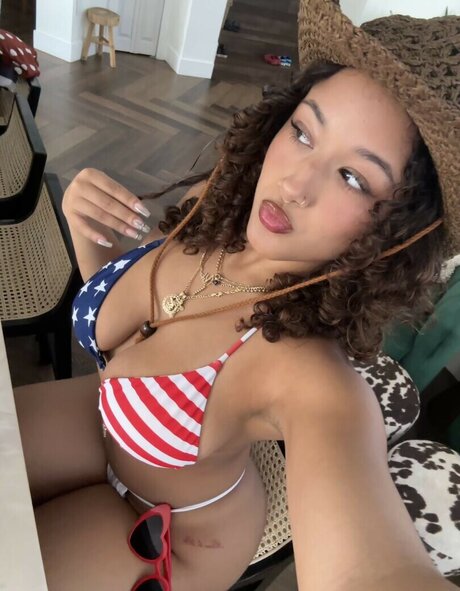 kloeelise 裸の女優 写真