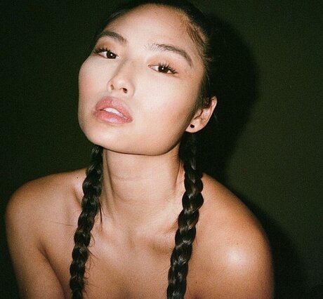 ぽっちゃりエモOnlyFans セクシーヌード ギャラリー