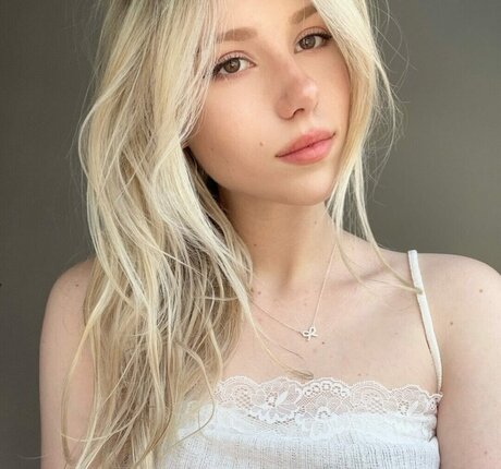 Kitty Mae XXXモデル 写真