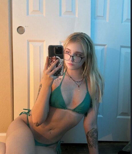 ニューハーフ巨乳OnlyFans アートヌード ギャラリー