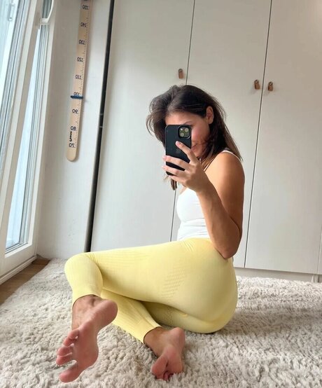 ゲイのラフなOnlyFans セクシーヌード 写真