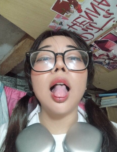 痩せた金髪の熟女OnlyFans エロチック アーカイブ