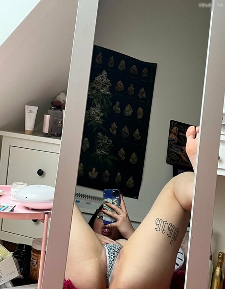 sexynalaa ヌード女優 写真