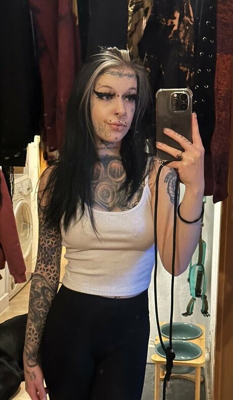 st hell ポルノスター エロティック 画像