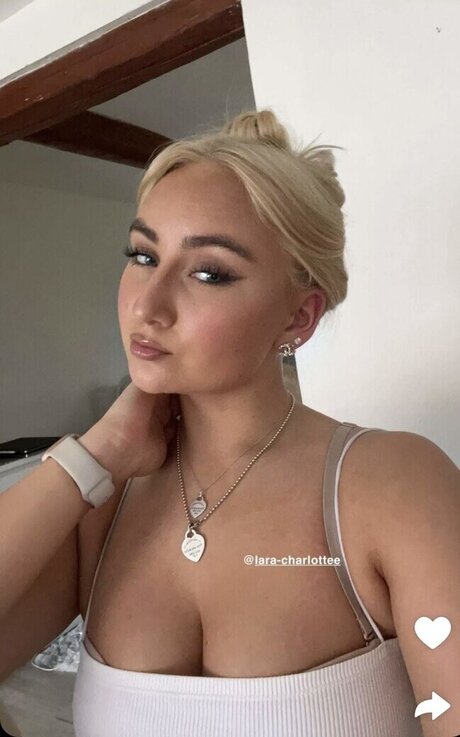 Lara Charlottee エロティックなモデル 画像
