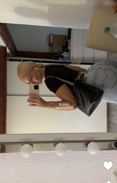 Lara Charlottee top profile image