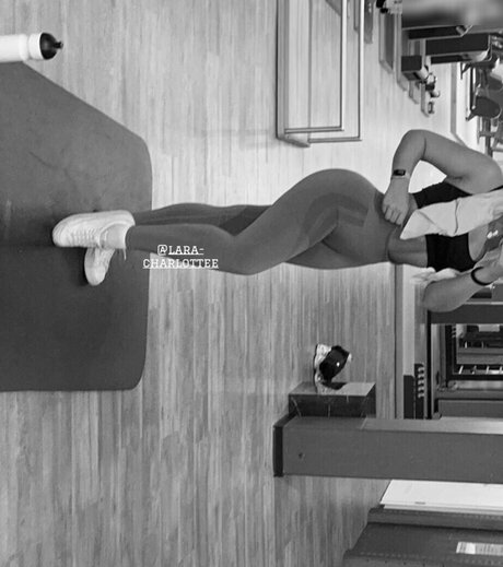 Lara Charlottee ポルノスター 高品質 ギャラリー