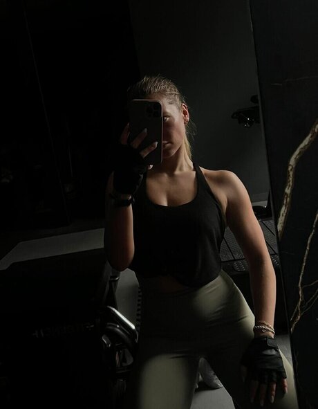 Cheyenne Pahde ポルノスター ヌード 写真