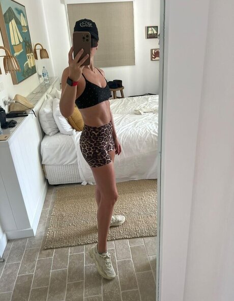 Cheyenne Pahde ポルノスター ヌード ギャラリー