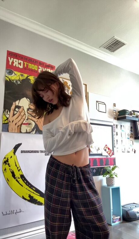 Kennedie Nguyen 裸の女優 写真