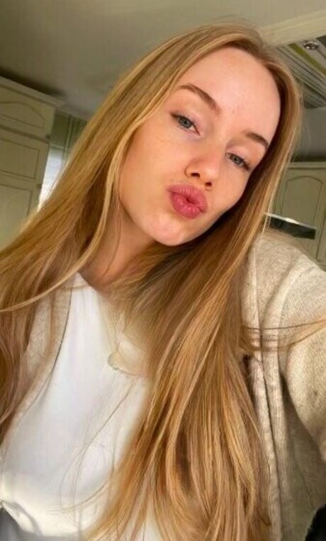 Nadine von relaxASMR 美しいポルノスター 写真