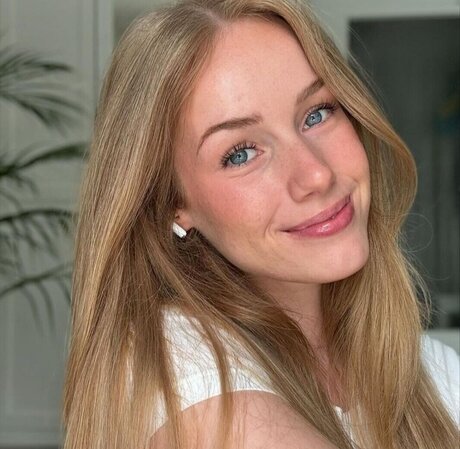 Nadine von relaxASMR 最高のスター 画像