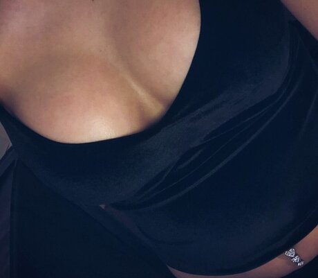 アマチュアペッギングOnlyFans ヌード 写真