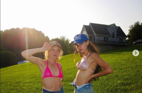 小柄なブロンドの熟女OnlyFans 無料ポルノ 写真