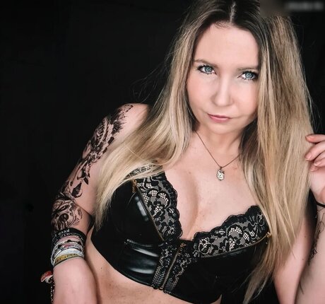 Nicole Miss opel ポルノスター HD 写真