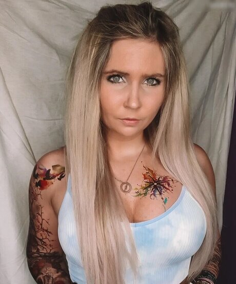 大きなお尻のマンコOnlyFans セクシーヌード 画像