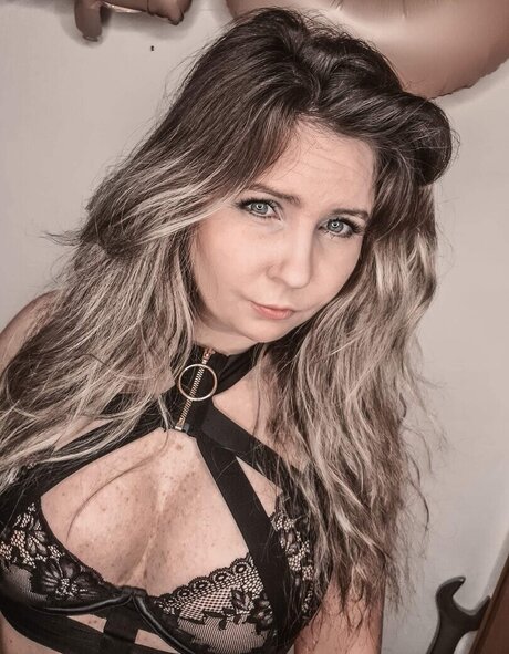 Nicole Miss opel 独占モデル 写真