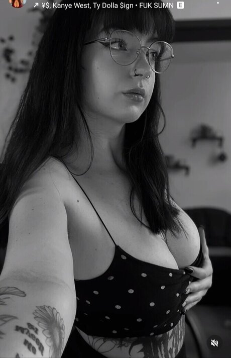 Kira Julie top profile image