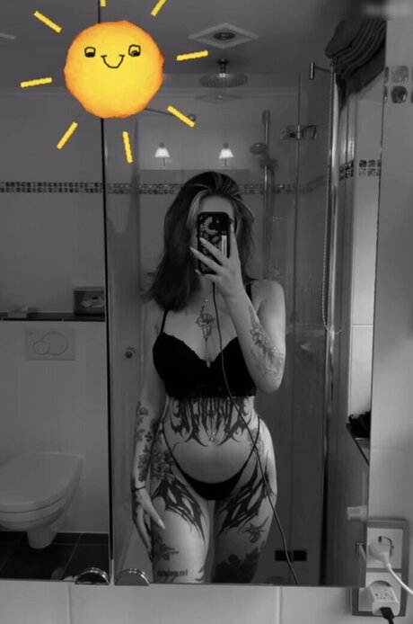 Kira Julie アートモデル 写真